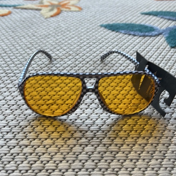 Vans Summer Holiday UV Protect Shades Sunglasses
NWT - Picture 16 of 16